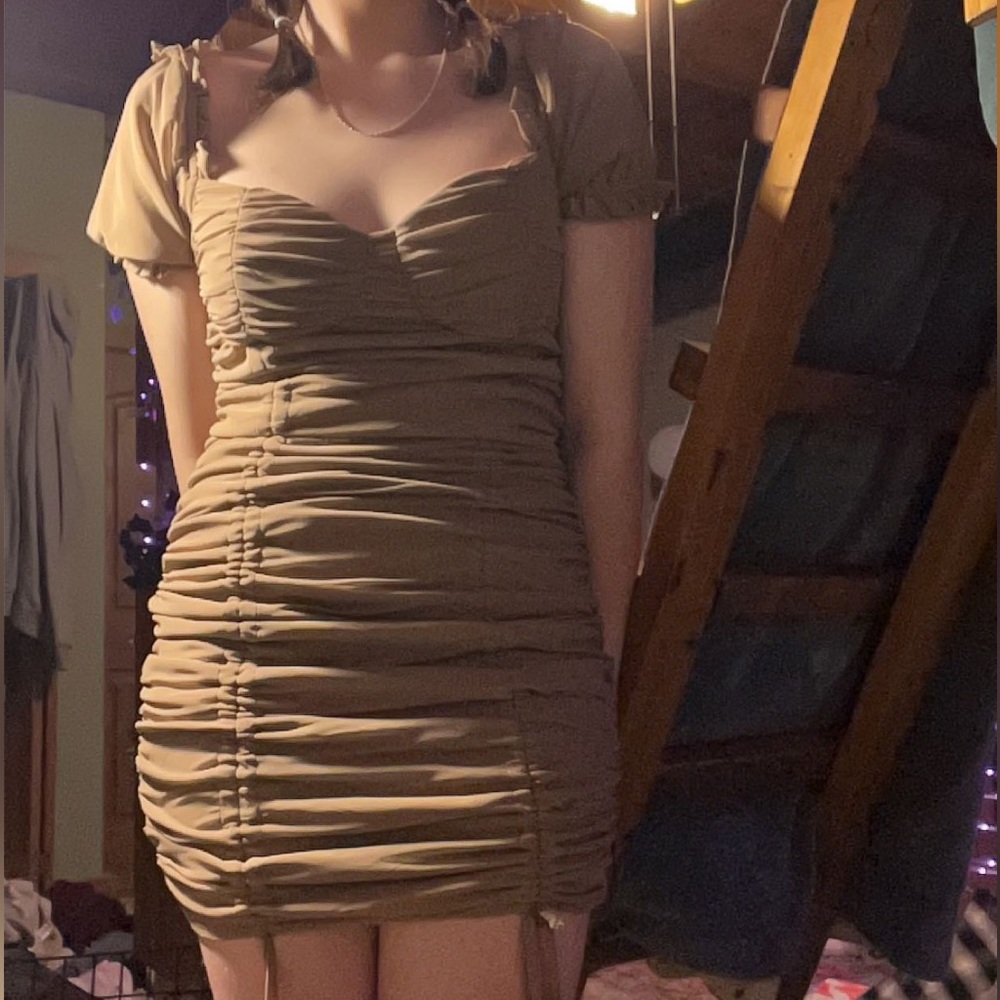 Very flattering dress